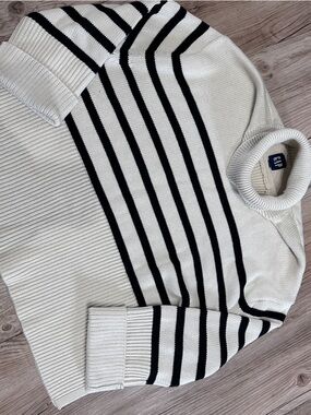 GAP White and Black Striped Turtleneck Sweater xs
